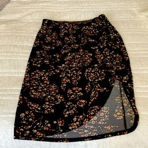 White House Black Market XS black skirt in great condition.